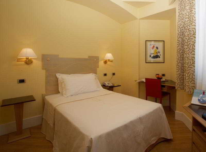 Hotel Plaza Opera Palermo Luaran gambar
